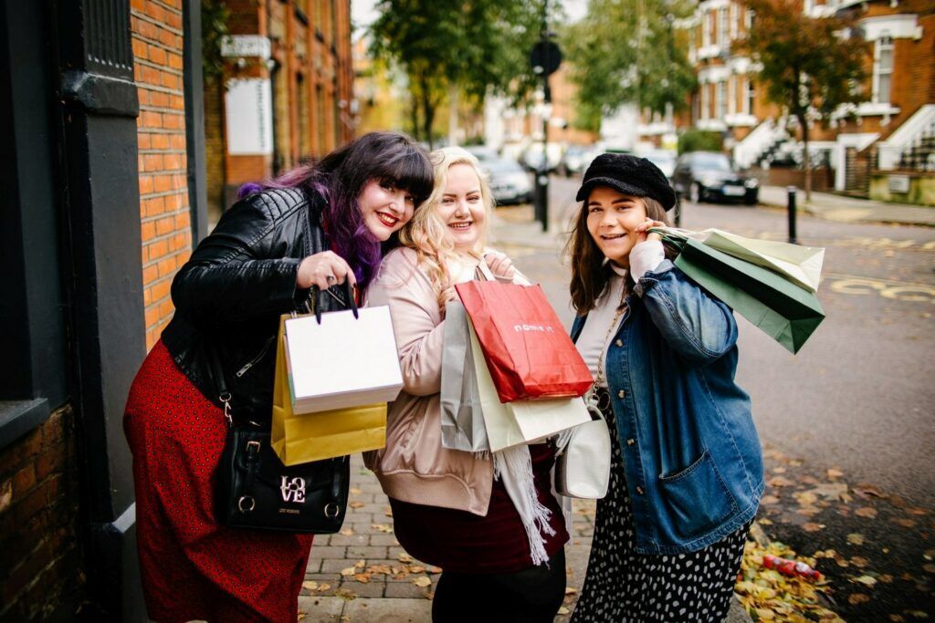 Free Plus Size Stock Images from Navabi Budget-friendly Holiday Shopping Tips: plus size founders how to shop plus size sales plus size fashion market
plus size shopping tips
